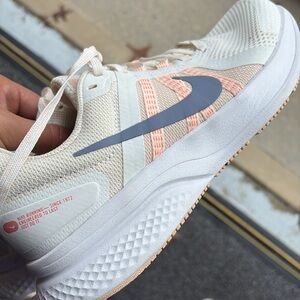 Nike Run Swift 2 White Orange Blue Running Shoes Women's Sz 8.5